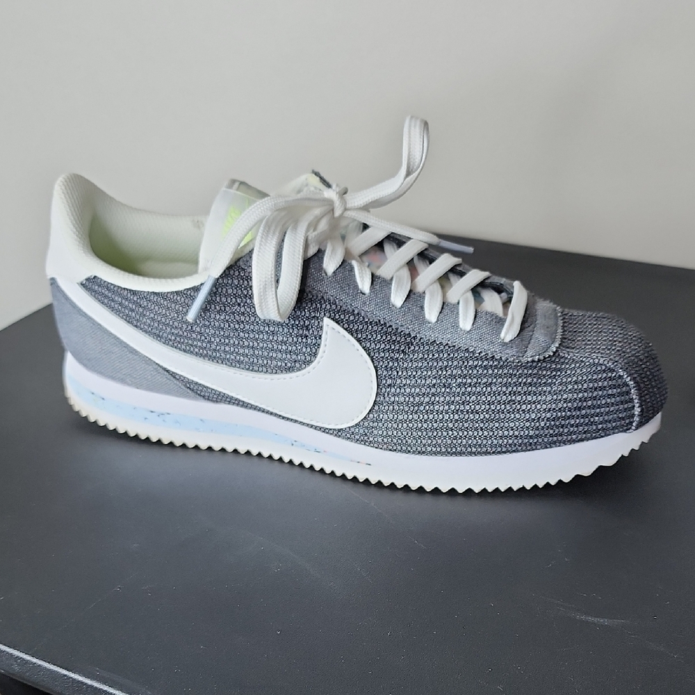 Nike Women's Athletic Shoes - Gray and White